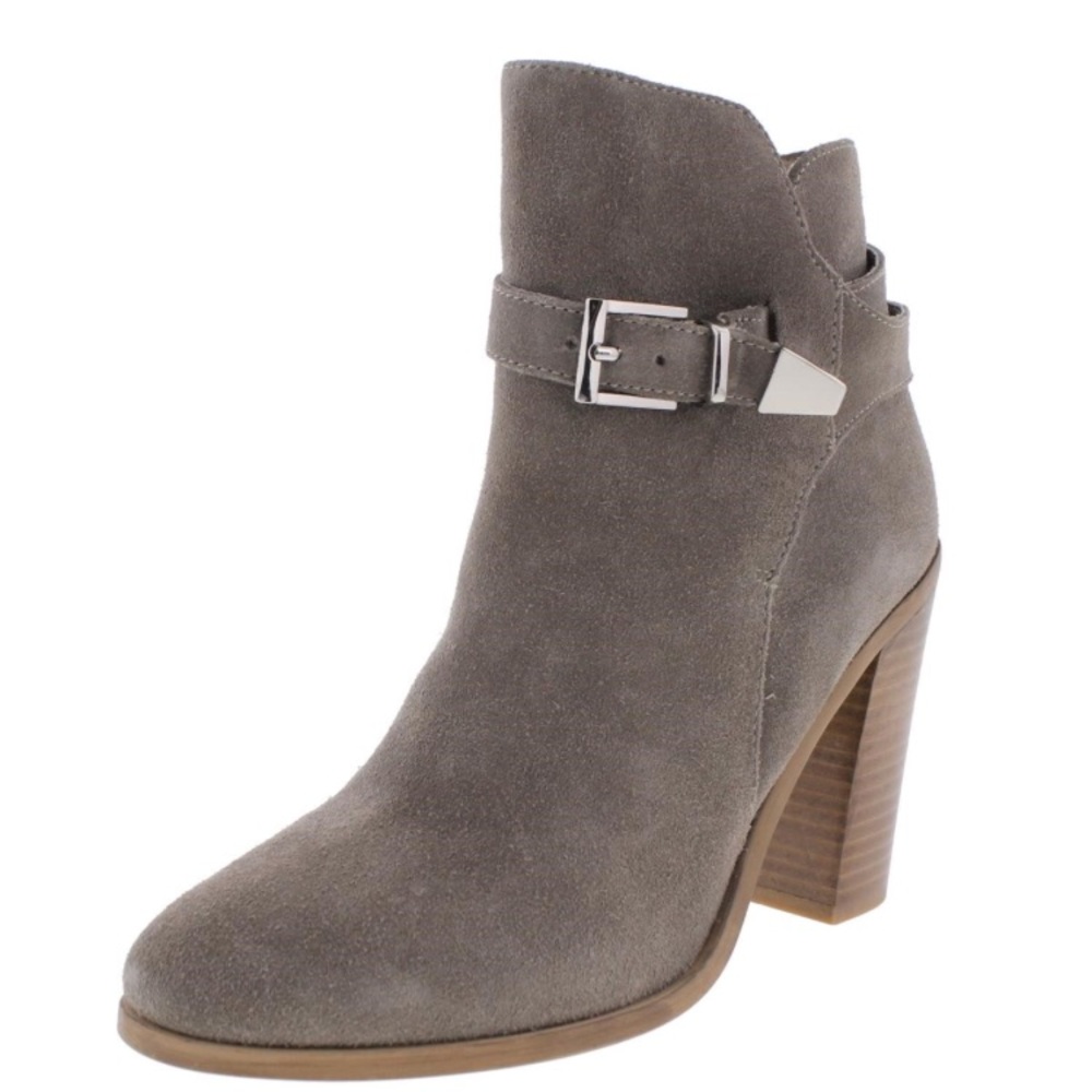 Steve Madden suede booties in taupe. Size 7 M.